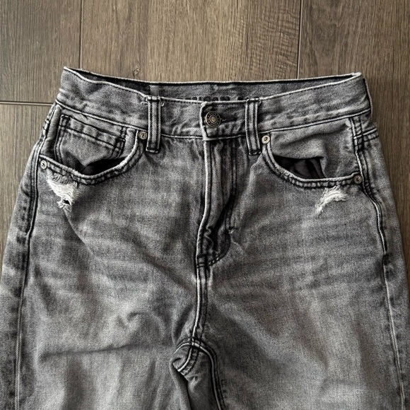 American Eagle Distressed Mom Jean - Picture 4 of 7